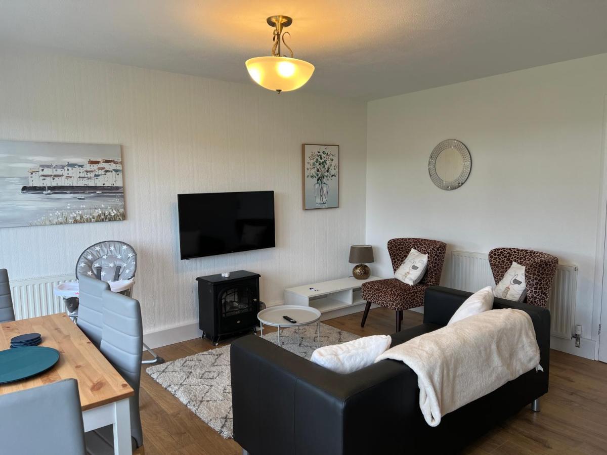 Chine Cottage Self-Catering Coastal Bungalow In Rural West Wight Freshwater Exterior photo