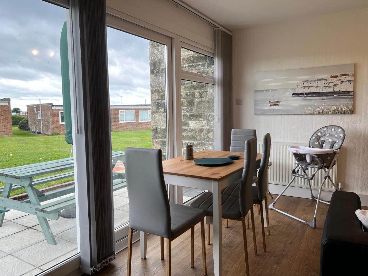 Chine Cottage Self-Catering Coastal Bungalow In Rural West Wight Freshwater Exterior photo